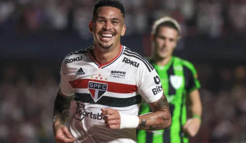Com dois de Luciano, São Paulo empata com América/MG em 2 a 2 e vai à semi da Copa do Brasil