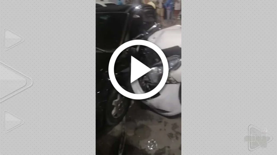 VÍDEO: duas pessoas ficam feridas durante acidente de carros na Zona Centro-Sul de Manaus