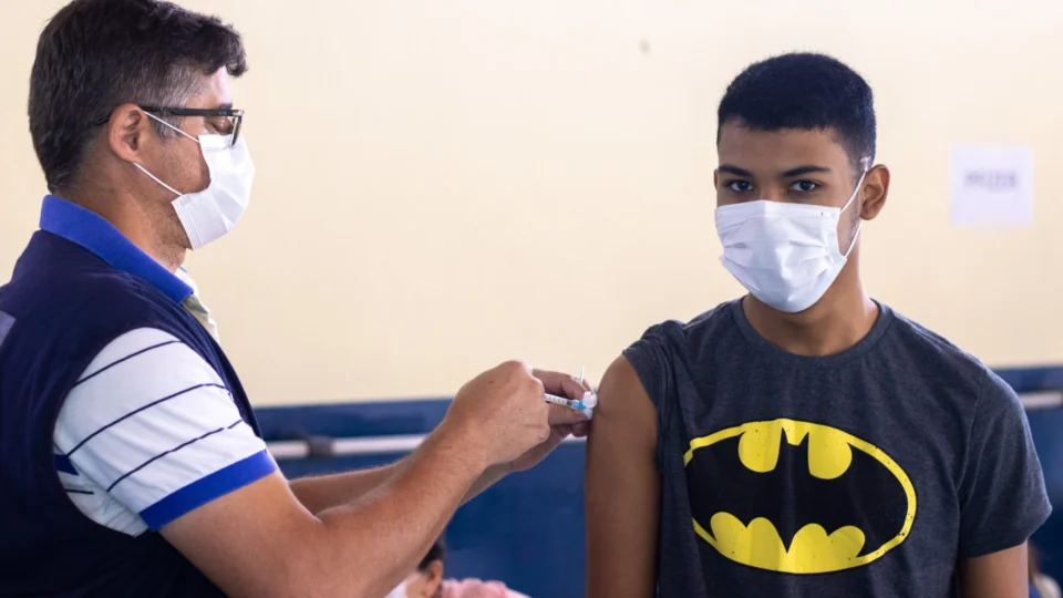 Covid-19: confira pontos de vacinação para adultos e crianças nesta terça-feira, em Manaus