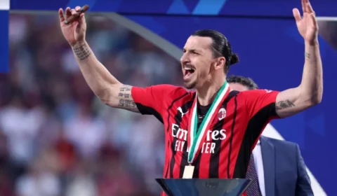 Aos 40 anos Zlatan Ibrahimović renova contrato com Milan por mais uma temporada