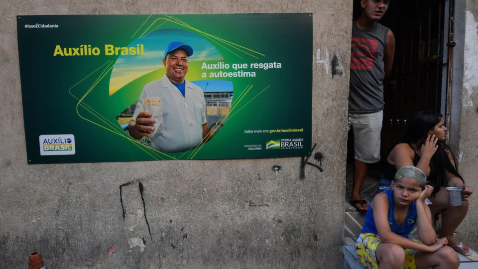 Auxílio Brasil: mais de 20 milhões de pessoas receberão benefício em agosto