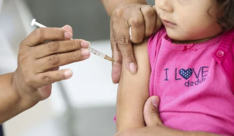Vacinação de crianças contra sarampo e influenza começa em 4 de abril