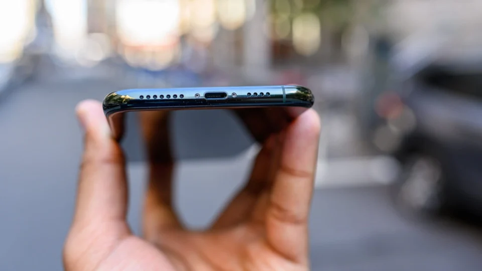 UE define data para decidir padronização de entrada USB para celulares