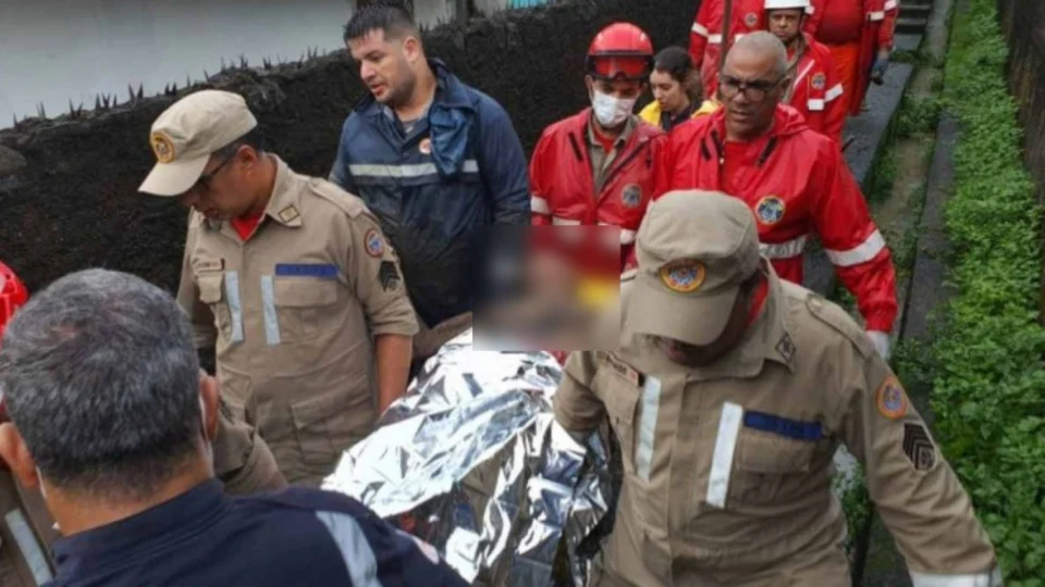 Quatro pessoas são resgatadas sob escombros após barreira deslizar no Recife