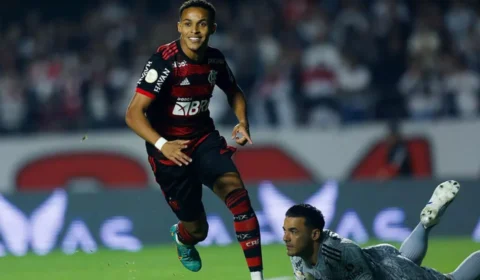 Atacante Lázaro não é mais jogador do Flamengo e vai vestir camisa 10 do Almería da Espanha