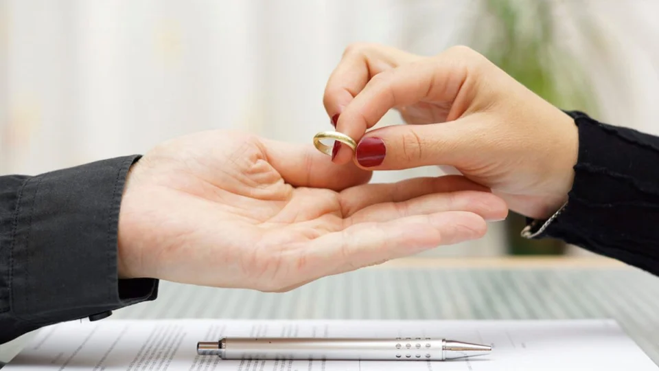 Divórcios no Brasil atingem recorde com 80,5 mil atos em 2021