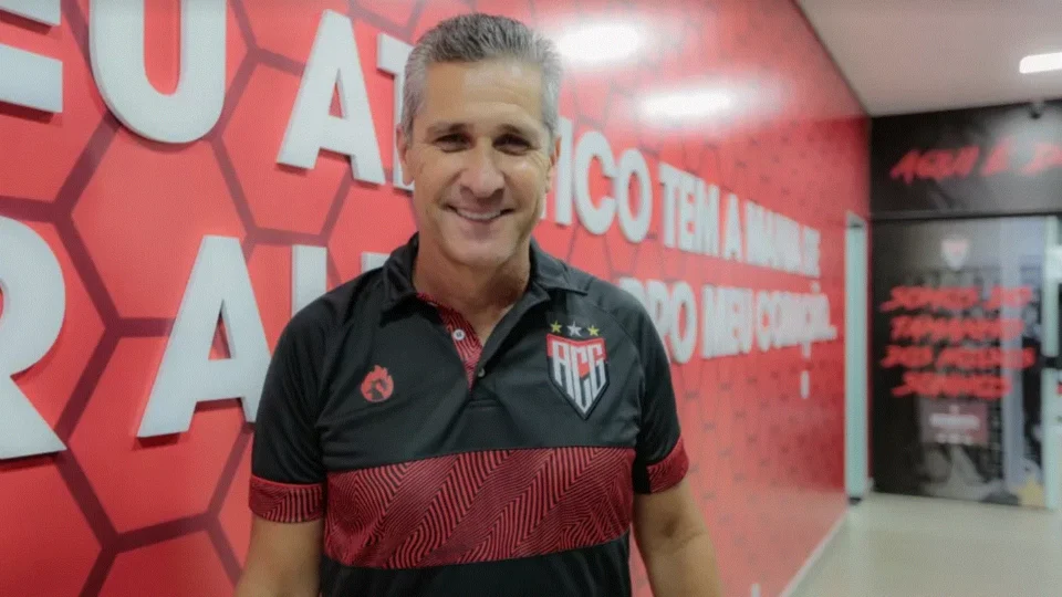 Tetracampeão mundial Jorginho reassume comando técnico do Atlético de Goiás no Brasileirão da Série A