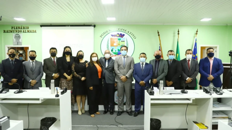 Câmara Municipal de Parintins vai gastar R$ 464 mil com passagens de barco e média de 72 viagens por mês