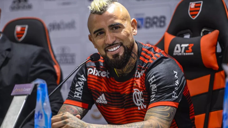 Arturo Vidal estreia no Flamengo depois de Éverton Cebolinha