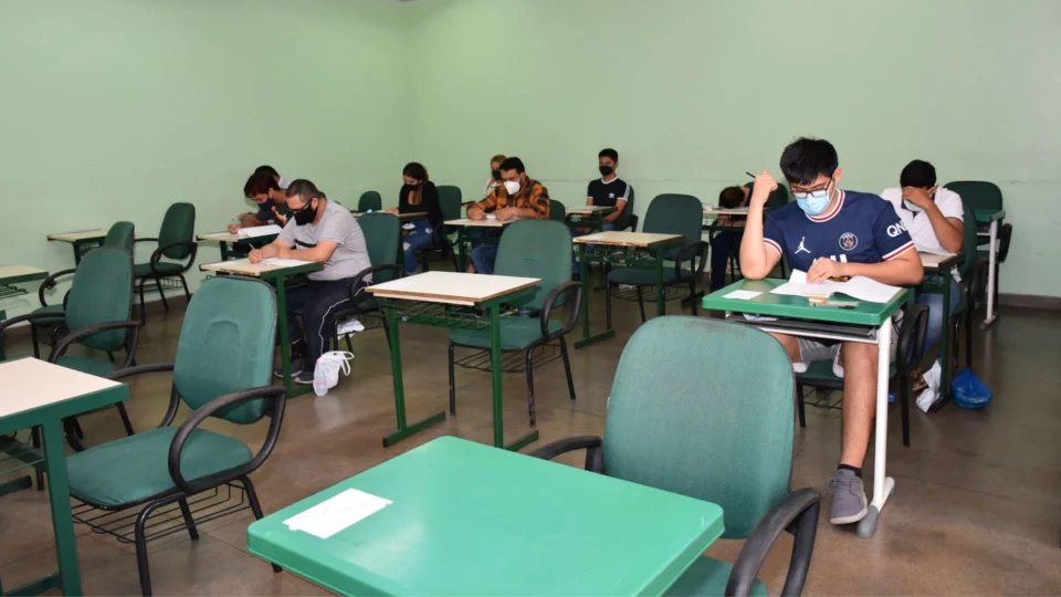UEA divulga convocação da 3ª chamada do Vestibular e SIS 2021, acesso 2022