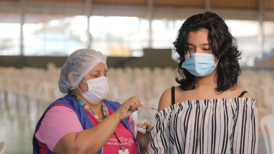 Em Manaus, vacina contra a Covid-19 será oferecida em 52 locais nesta segunda-feira