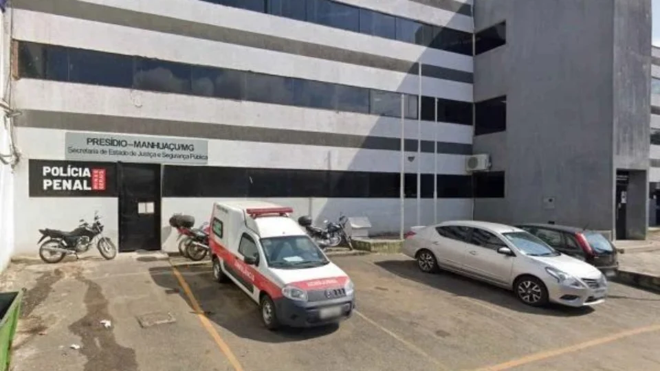 Policial invande cela e mata suspeito de estuprar a esposa dele em MG