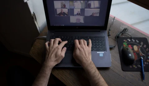 Governo federal sanciona nova lei sobre teletrabalho e auxílio-alimentação