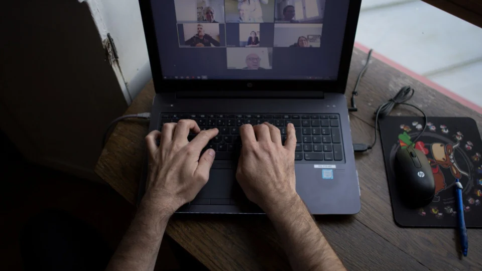 Governo federal sanciona nova lei sobre teletrabalho e auxílio-alimentação