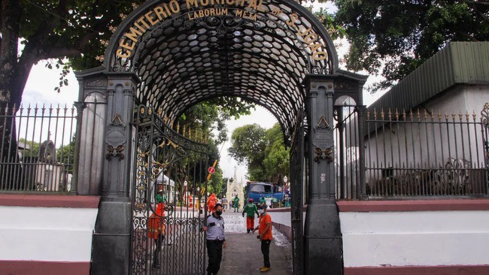 Cemitérios de Manaus são reformados para receber público no Dia das Mães