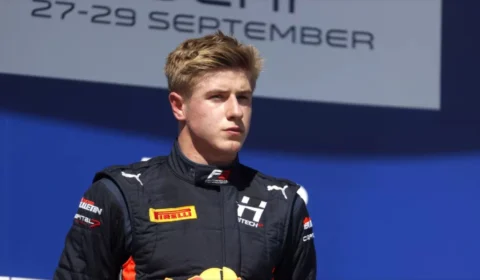 Piloto da RBR é suspenso de corridas por comentários racistas e homofóbicos