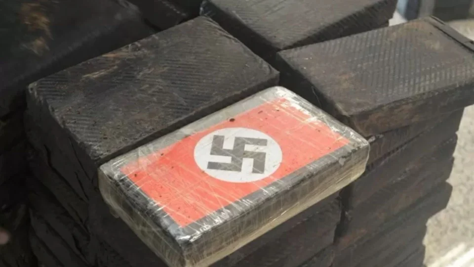 Duas pessoas são presas com uma tonelada de cocaína embalada com suástica, no Pará