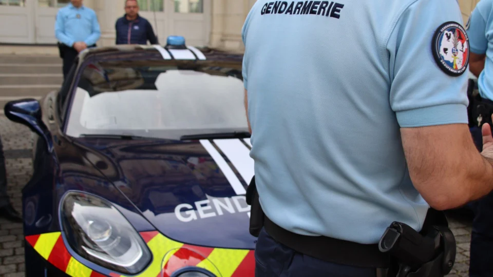 Jovem mata cinco pessoas da própria família, na França