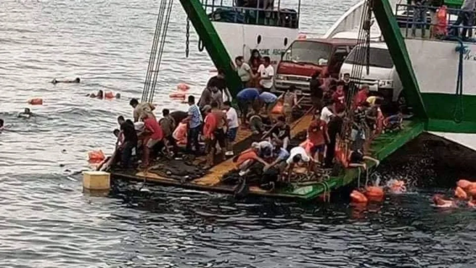 Incêndio em balsa deixa sete mortos nas Filipinas