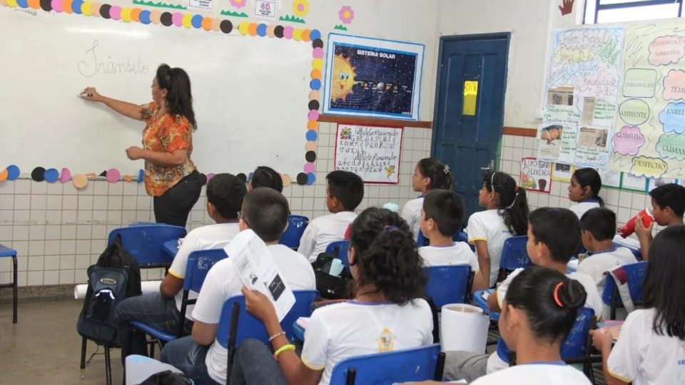 Servidores da Semed, em Manaus, têm reajuste salarial de 12,47%