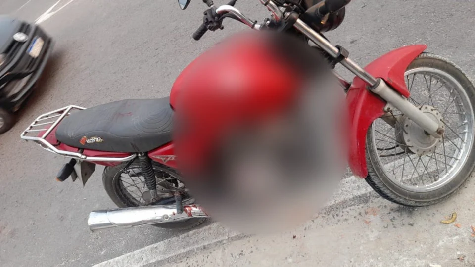 Motociclista é atingido no pescoço por linha com cerol na Zona Norte de Manaus