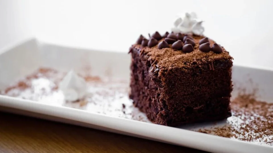 RECEITA FÁCIL: aprenda a fazer bolo de chocolate de liquidificador