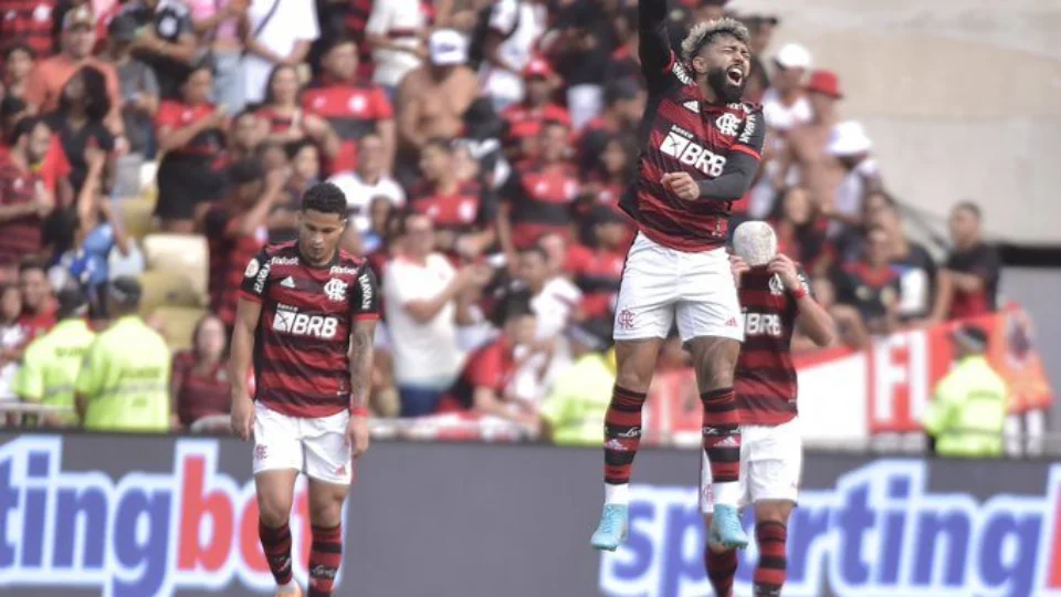 Diante de mais de 60 mil torcedores, Flamengo vence São Paulo por 3 a 1 pelo Brasileirão
