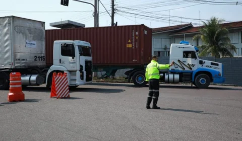 Em Manaus, trânsito é alterado na avenida Presidente Kennedy e estrada do Paredão