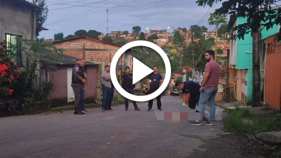 VÍDEO: corpo é encontrado dentro de saco com mãos amarradas e sinais de tortura na Zona Norte de Manaus
