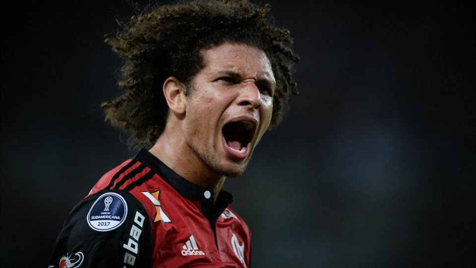 Flamengo supera pressão, marca três vezes sobre Católica e garante vaga nas oitavas da Libertadores