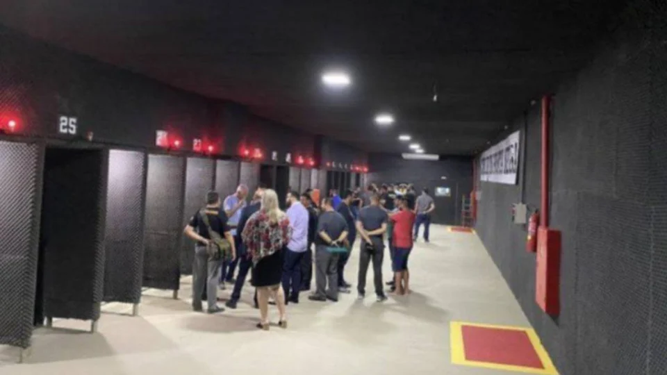 Homem morre com tiro na cabeça em clube de tiros, em Manaus