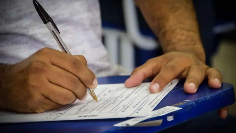 Brasil tem 30 concursos abertos com salários acima de R$ 32 mil; AM oferece 12 vagas na DPE
