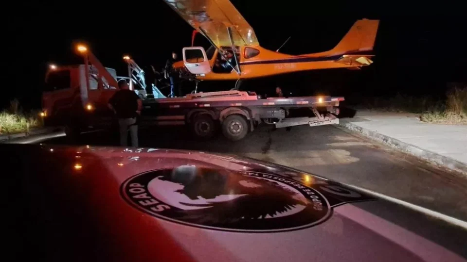 Avião de pequeno porte é encontrado em terreno de universidade no Iranduba-AM