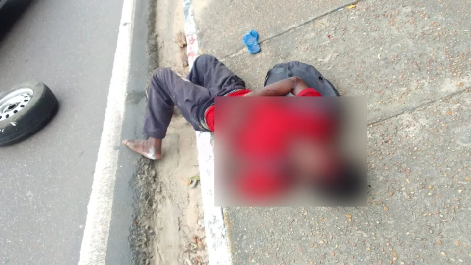 Suspeito de assalto é espancado com pauladas em Manaus