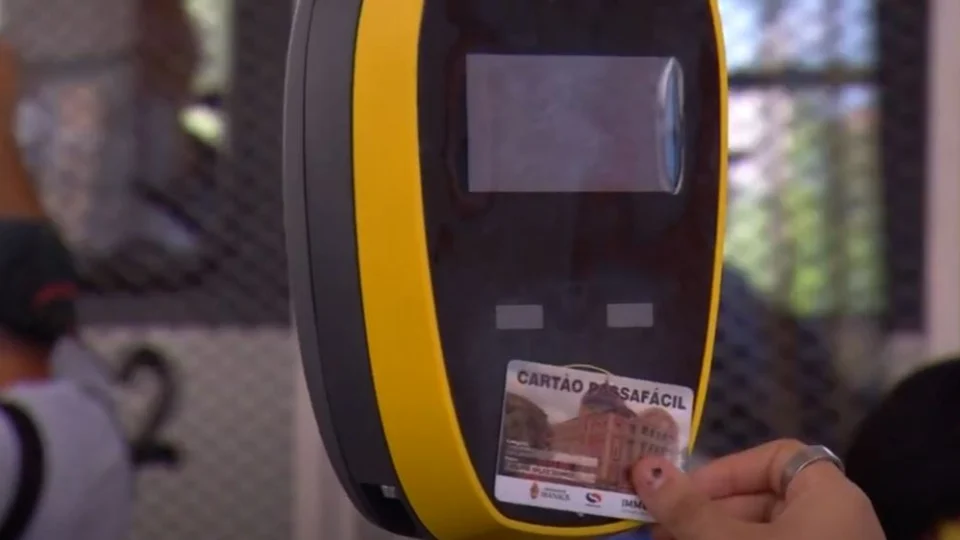 Justiça derruba decisão que ordenava Sinetram de retirar validadores instalados em ônibus e terminais de Manaus