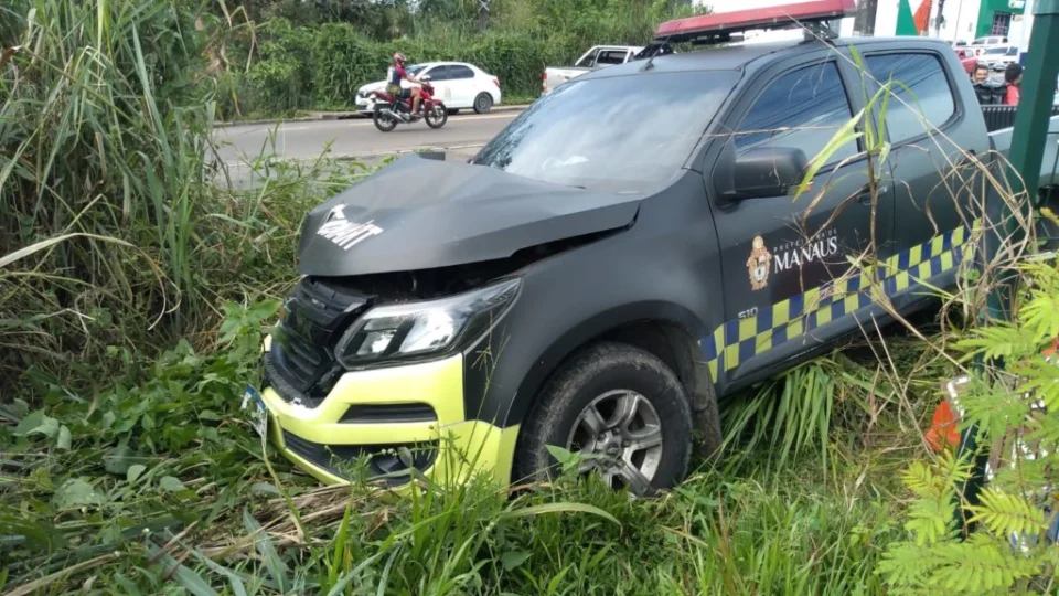 Presos dois suspeitos de arrastões e roubo de viatura do IMMU em Manaus