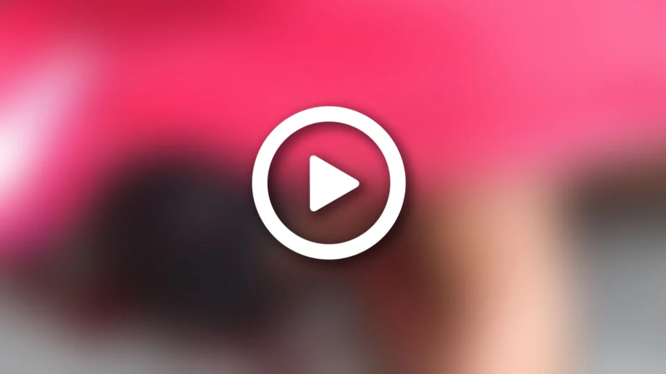 VÍDEO: homens mandam jovem largar filha no chão e o executam a tiros no bairro da Compensa, Zona Oeste de Manaus