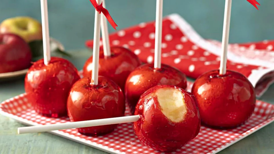 RECEITA FÁCIL: aprenda a fazer maçã do amor