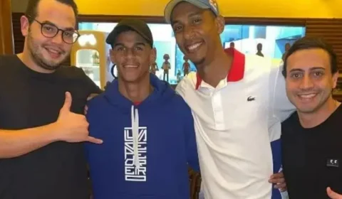 Após polêmica, Luva de Pedreiro ganha casa de novo empresário: ‘até me perdi de tão grande’