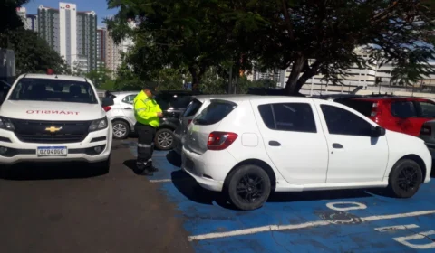 Fiscalização flagra motoristas que desrespeitam vagas de idosos e PcDs em Manaus