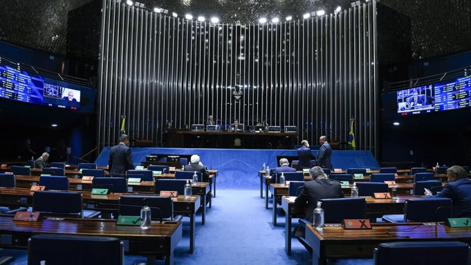 Medida Provisória que estabelece salário mínimo de R$ 1.212 é aprovada no Senado