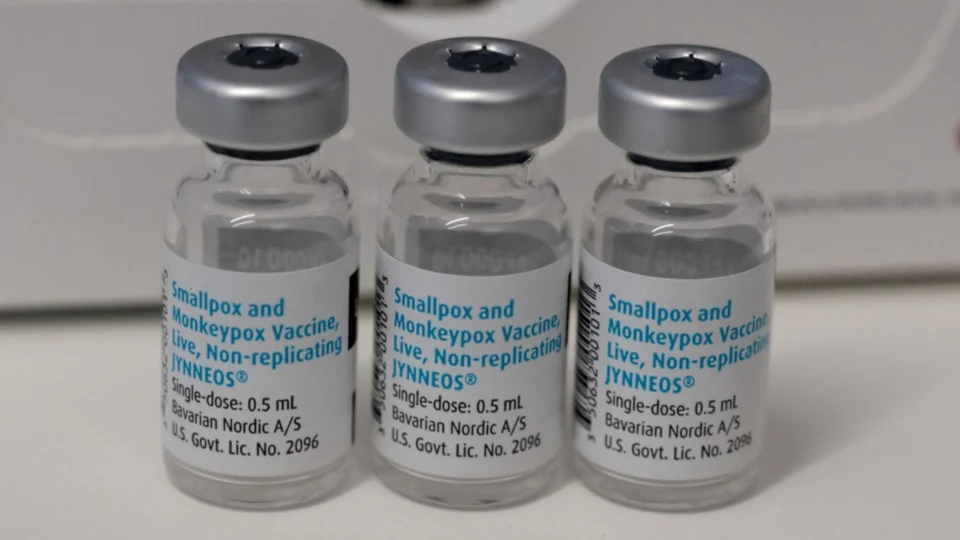 Anvisa aprova liberação de vacina e medicamento contra varíola dos macacos