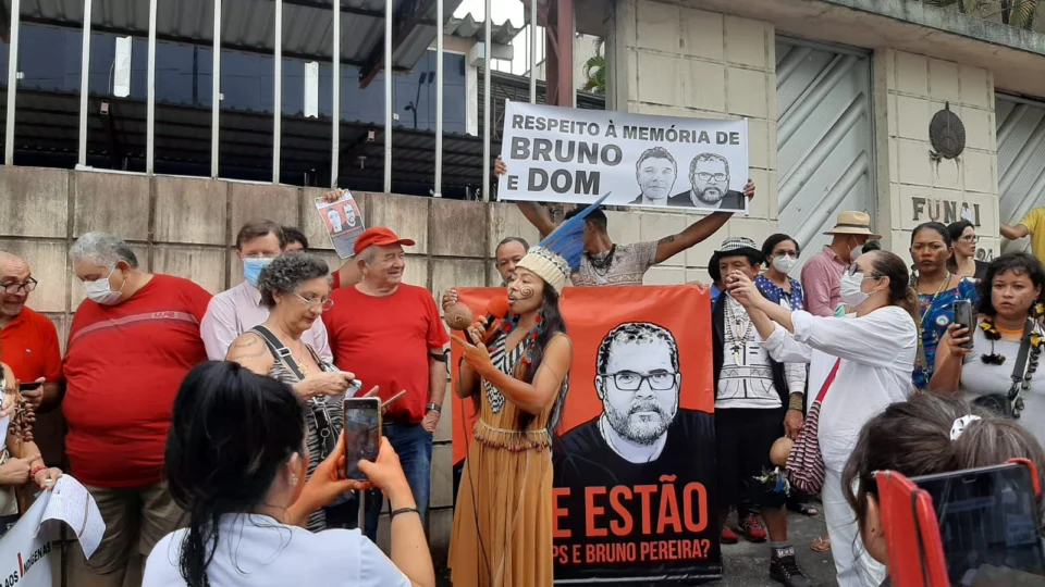 VÍDEO: manifestantes denunciam invasões no Vale do Javari, no AM, e pedem justiça por Dom e Bruno