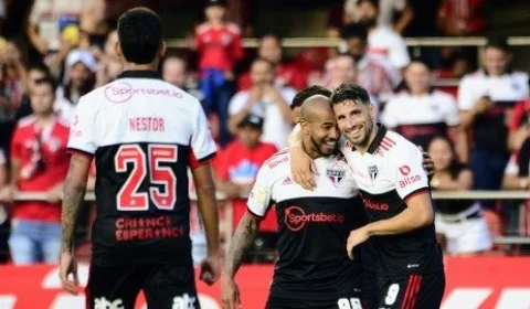Após seis jogos de jejum, São Paulo atropela Bragantino por 3 a 0 no Brasileirão