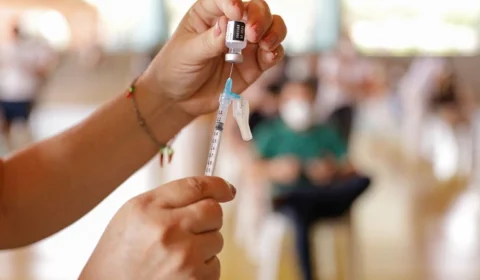 Semana de multivacinação para idosos inicia nesta segunda, em Manaus