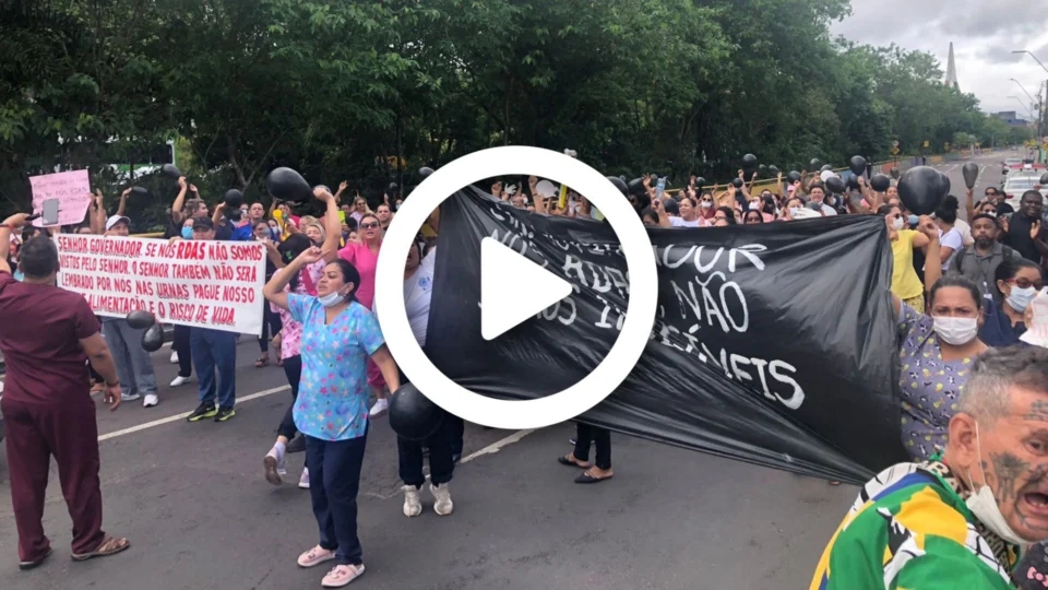 VÍDEO: técnicos de enfermagem fazem manifestação em frente a sede do governo do Amazonas