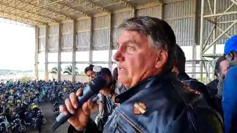 Bolsonaro diz que acordo entre TSE e WhatsApp é censura: ‘inaceitável, inadmissível e inconcebível’