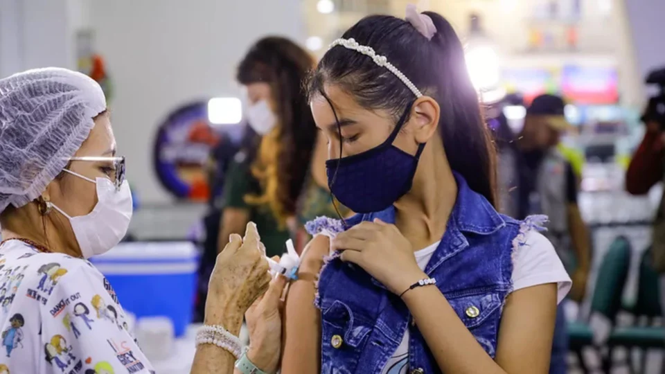 Manaus oferta 18 imunizantes para atualização de calendário vacinal de crianças e adolescentes nesta segunda-feira