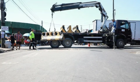 Vazante: circulação de veículos é liberada na Rua Barão de São Domingos, no Centro de Manaus