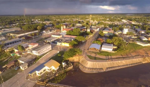 Eirunepé, no AM, pretende gastar R$ 2,9 milhões com materiais gráficos; 5 mil crachás integram lista